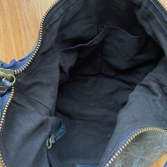 Frye & Co. leather weather worn purse with long and short straps zipper top - Picture 11 of 12